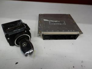 Begagnade Dator, motorstyrning Mercedes C (W203) 2.2 C-200 CDI 16V Pris på förfrågan erbjuds av Tijdeman Mercedes Onderdelen