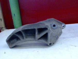 Używane Fäste, växellåda Mercedes A (W169) 1.5 A-150 16V Cena € 30,00 Procedura marży oferowane przez Tijdeman Mercedes Onderdelen