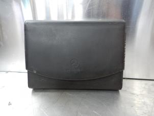 Gebruikte Instructie Boekje Mercedes ML I (163) 400 4.0 CDI V8 32V Prijs € 50,00 Margeregeling aangeboden door Tijdeman Mercedes Onderdelen