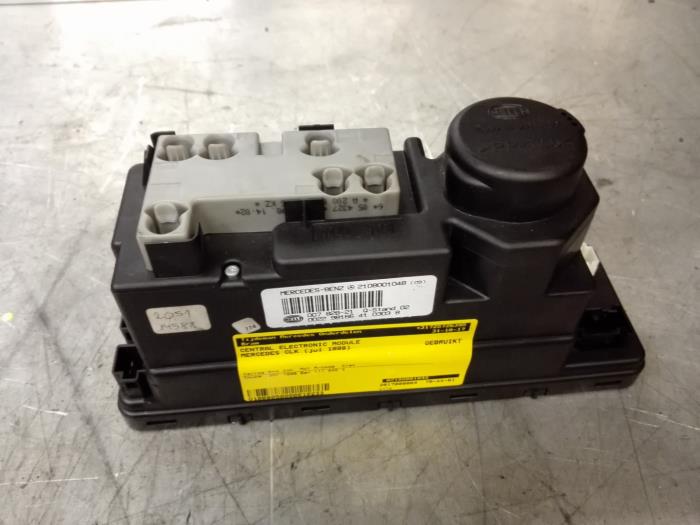 Centralelmodul från en Mercedes-Benz CLK (C208) 2.0 200 16V 1998