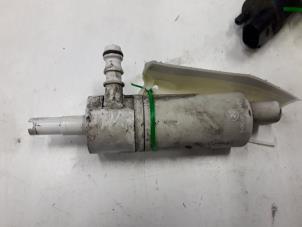 Begagnade Pump, strålkastarspolare Mercedes ML II (164/4JG) 3.0 ML-280 CDI 4-Matic V6 24V Pris € 25,00 Marginaltabell erbjuds av Tijdeman Mercedes Onderdelen