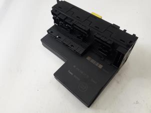 Gebruikte Zekeringkast Mercedes CLK (R208) 2.0 200K Evo 16V Prijs € 54,00 Margeregeling aangeboden door Tijdeman Mercedes Onderdelen