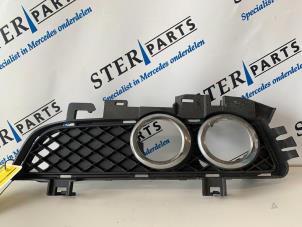 Gebruikte Bumper Rooster Mercedes E (C207) E-250 CDI,BlueTEC,d 16V Prijs € 14,95 Margeregeling aangeboden door Sterparts Mercedes specialist