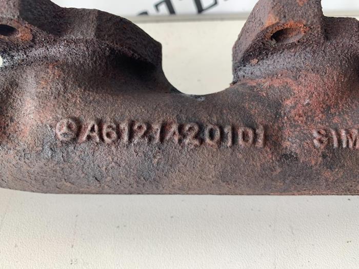 Avgasgrenrör från en Mercedes-Benz ML I (163) 2.7 270 CDI 20V 2003