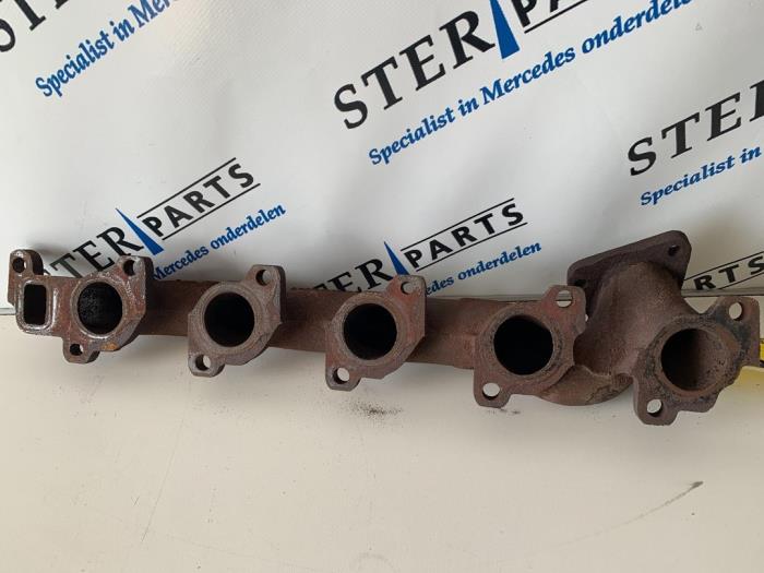 Avgasgrenrör från en Mercedes-Benz Sprinter 2t (901/902) 216 CDI 20V 2003