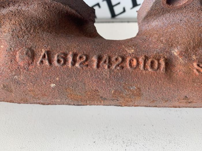 Avgasgrenrör från en Mercedes-Benz Sprinter 2t (901/902) 216 CDI 20V 2003