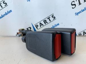 Gebruikte Veiligheidsgordel Insteek midden-achter Mercedes S (W221) 3.0 S-320 CDI 24V 4-Matic Prijs € 19,95 Margeregeling aangeboden door Sterparts Mercedes specialist