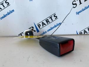 Używane Wtyk pasa bezpieczenstwa prawy tyl Mercedes CLS (C219) 350 CGI 3.5 V6 24V Cena € 19,95 Procedura marży oferowane przez Sterparts Mercedes specialist