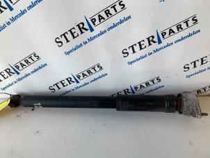 Gebruikte Schokdemper rechts-achter Mercedes E (C207) E-350 CDI BlueEfficiency 3.0 V6 24V Prijs € 49,50 Margeregeling aangeboden door Sterparts Mercedes specialist
