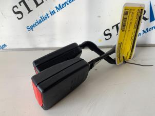 Gebruikte Veiligheidsgordel Insteek midden-achter Mercedes S (W221) 3.0 S-320 CDI 24V Prijs € 19,95 Margeregeling aangeboden door Sterparts Mercedes specialist