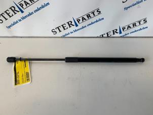 Gebruikte Amortisseur links-achter Mercedes C Estate (S204) 2.2 C-220 CDI 16V BlueEfficiency Prijs € 9,95 Margeregeling aangeboden door Sterparts Mercedes specialist