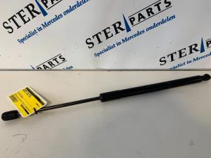 Gebruikte Amortisseur links-achter Mercedes C Estate (S204) 2.2 C-220 CDI 16V BlueEfficiency Prijs € 8,50 Margeregeling aangeboden door Sterparts Mercedes specialist