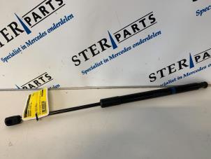 Gebruikte Amortisseur links-achter Mercedes C Estate (S204) 2.2 C-220 CDI 16V BlueEfficiency Prijs € 8,50 Margeregeling aangeboden door Sterparts Mercedes specialist
