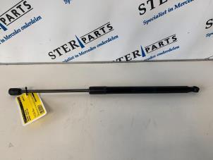 Gebruikte Amortisseur links-achter Mercedes C Estate (S204) 2.2 C-220 CDI 16V BlueEfficiency Prijs € 8,50 Margeregeling aangeboden door Sterparts Mercedes specialist