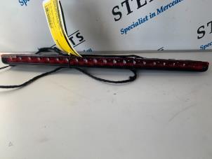 Gebruikte Extra Remlicht midden Mercedes S (W221) 3.0 S-320 CDI 24V Prijs € 50,00 Margeregeling aangeboden door Sterparts Mercedes specialist