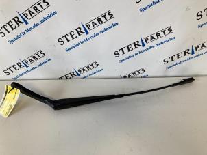 Begagnade Främre torkararm Mercedes Sprinter 3,5t (906.73) 311 CDI 16V Pris € 18,09 Inklusive moms erbjuds av Sterparts Mercedes specialist