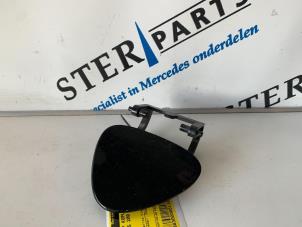 Gebruikte Afdekkap koplampsproeier links Mercedes E (W211) 2.7 E-270 CDI 20V Prijs € 12,50 Margeregeling aangeboden door Sterparts Mercedes specialist