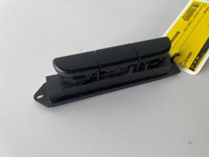 Używane Przelacznik (rózne) Mercedes SL (R230) 5.0 SL-500 V8 24V Cena € 19,95 Procedura marży oferowane przez Sterparts Mercedes specialist