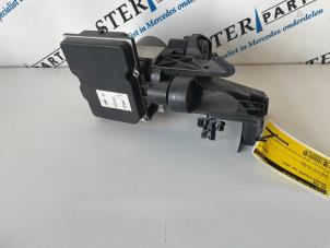 Begagnade ABS-pump Mercedes E Estate (S212) E-200 CDI 16V BlueEfficiency,BlueTEC Pris € 74,50 Marginaltabell erbjuds av Sterparts Mercedes specialist