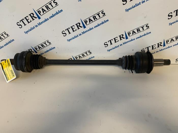 Drivaxel, höger bak från en Mercedes-Benz C Estate (S204) 2.2 C-220 CDI 16V BlueEfficiency 2010