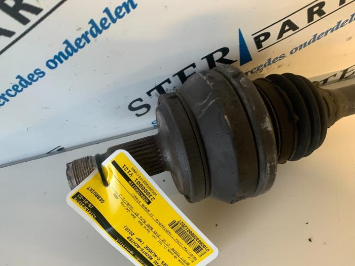 Drivaxel, höger bak från en Mercedes-Benz C Estate (S204) 2.2 C-220 CDI 16V BlueEfficiency 2010