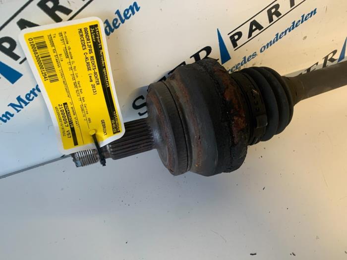 Drivaxel, höger bak från en Mercedes-Benz C Estate (S204) 2.2 C-220 CDI 16V BlueEfficiency 2013