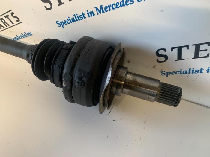 Drivaxel, höger bak från en Mercedes-Benz C (W204) 2.2 C-200 CDI 16V 2013