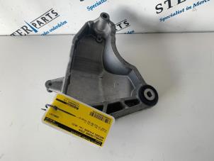 Begagnade Fäste, växellåda Mercedes B (W246) 1.6 B-200 BlueEFFICIENCY Turbo 16V Pris € 24,95 Marginaltabell erbjuds av Sterparts Mercedes specialist