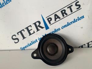 Begagnade Högtalare Mercedes E (W211) 2.2 E-200 CDI 16V Pris € 19,95 Marginaltabell erbjuds av Sterparts Mercedes specialist