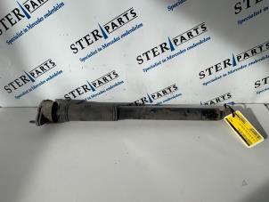 Gebruikte Schokdemper rechts-achter Mercedes E (C207) E-350 CDI V6 24V Prijs € 49,50 Margeregeling aangeboden door Sterparts Mercedes specialist