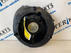 Gebruikte Luidspreker Mercedes E (W211) 2.2 E-200 CDI 16V Prijs € 9,95 Margeregeling aangeboden door Sterparts Mercedes specialist
