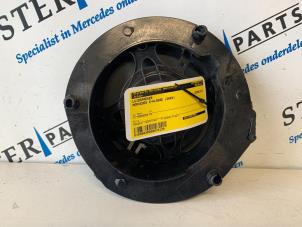 Gebruikte Luidspreker Mercedes E (W211) 2.2 E-200 CDI 16V Prijs € 9,95 Margeregeling aangeboden door Sterparts Mercedes specialist