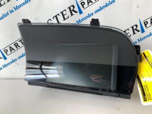 Gebruikte Navigatie Display Mercedes S (W221) 3.0 S-320 CDI 24V Prijs € 149,50 Margeregeling aangeboden door Sterparts Mercedes specialist