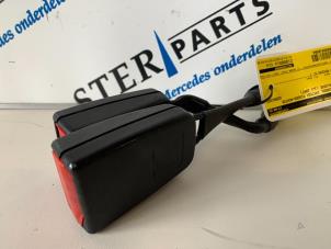 Gebruikte Veiligheidsgordel Insteek midden-achter Mercedes S (W221) 3.0 S-320 CDI 24V Prijs € 19,95 Margeregeling aangeboden door Sterparts Mercedes specialist