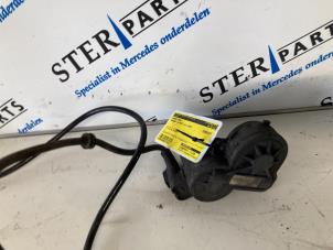 Gebruikte Handrem Module Mercedes C Estate (S205) C-220 CDI BlueTEC, C-220 d 2.2 16V Prijs € 45,00 Margeregeling aangeboden door Sterparts Mercedes specialist