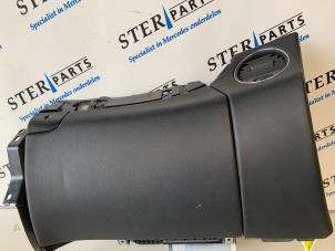 Używane Schowek w desce rozdzielczej Mercedes CLS (C219) 350 CGI 3.5 V6 24V Cena € 49,50 Procedura marży oferowane przez Sterparts Mercedes specialist