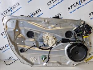 Gebruikte Ruitmechaniek 4Deurs links-voor Mercedes C Estate (S204) 2.2 C-180 CDI 16V BlueEFFICIENCY Prijs € 34,95 Margeregeling aangeboden door Sterparts Mercedes specialist