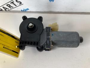 Gebruikte Motor electrisch raam Mercedes ML I (163) 2.7 270 CDI 20V Prijs € 24,95 Margeregeling aangeboden door Sterparts Mercedes specialist