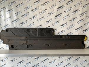 Gebruikte Beschermplaat bodem Mercedes C (W204) 1.6 C-180K 16V BlueEfficiency Prijs € 50,00 Margeregeling aangeboden door Sterparts Mercedes specialist