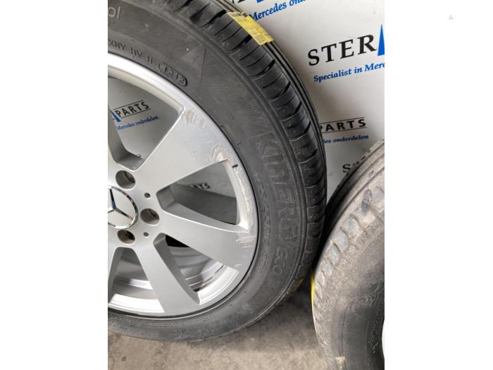 Hjuluppsättning + däck från en Mercedes-Benz C (W204) 2.2 C-200 CDI 16V Eco 2008