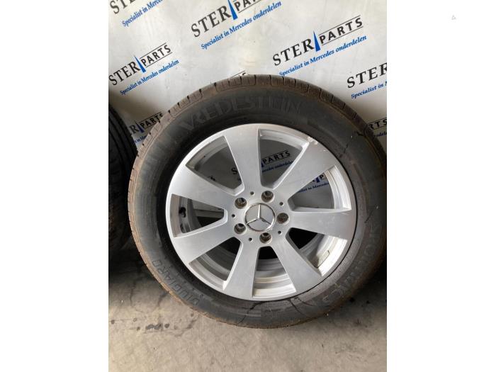 Hjuluppsättning + däck från en Mercedes-Benz C (W204) 2.2 C-200 CDI 16V Eco 2008