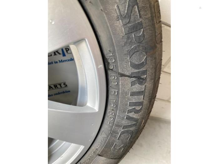 Hjuluppsättning + däck från en Mercedes-Benz C (W204) 2.2 C-200 CDI 16V Eco 2008