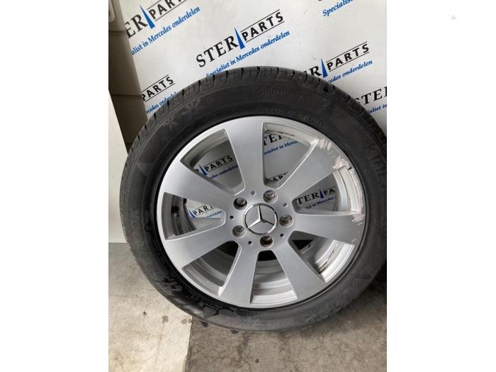 Hjuluppsättning + däck från en Mercedes-Benz C (W204) 2.2 C-200 CDI 16V Eco 2008