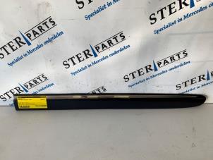 Begagnade Dörrstripe Mercedes E (W211) 2.2 E-200 CDI 16V Pris € 19,95 Marginaltabell erbjuds av Sterparts Mercedes specialist
