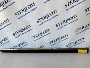 Begagnade Dörrstripe Mercedes ML II (164/4JG) 3.0 ML-280 CDI 4-Matic V6 24V Pris € 24,95 Marginaltabell erbjuds av Sterparts Mercedes specialist