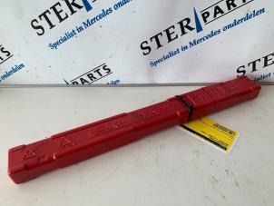 Gebruikte Gevarendriehoek Mercedes C Estate (S204) 3.0 C-320 CDI V6 24V Prijs € 14,95 Margeregeling aangeboden door Sterparts Mercedes specialist