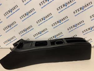 Begagnade Mittkonsol Mercedes A (W169) 1.5 A-160 Pris € 34,95 Marginaltabell erbjuds av Sterparts Mercedes specialist