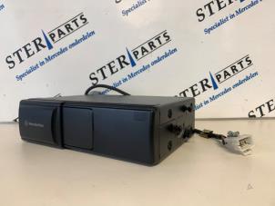 Begagnade CD-växlare Mercedes ML I (163) 2.7 270 CDI 20V Pris € 75,00 Marginaltabell erbjuds av Sterparts Mercedes specialist