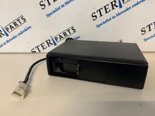 Begagnade CD-växlare Mercedes ML I (163) 2.7 270 CDI 20V Pris € 75,00 Marginaltabell erbjuds av Sterparts Mercedes specialist