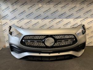 Begagnade Främre stötfångare Mercedes GLA (H247) 1.3 200 Turbo 16V Pris € 1.391,50 Inklusive moms erbjuds av Sterparts Mercedes specialist